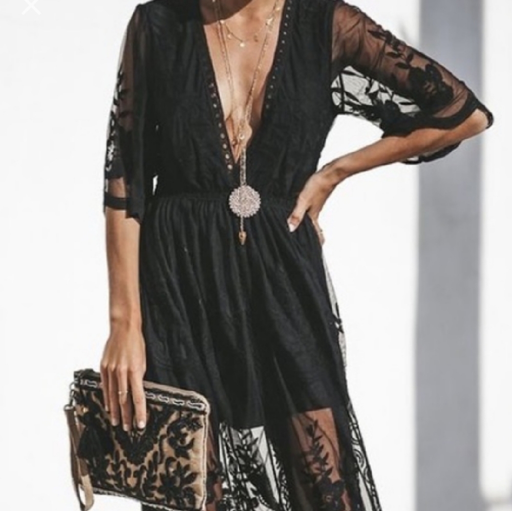 Gorgeous lace low neckline romper dress - Picture 2 of 8